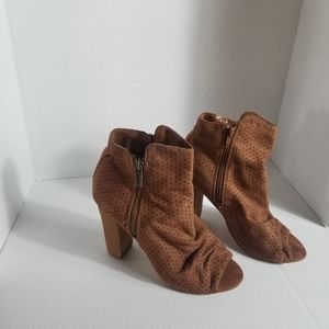 EXPRESS OPEN TOE ZIPPER BROWN HEELED BOOT SIZE 7